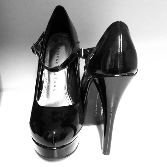 chinese laundry black pumps
